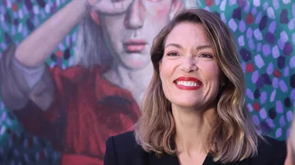 Ο french chic τρόπος που θα φορέσεις τη mini φούστα την άνοιξη σύμφωνα με τη Βίκυ Καγιά