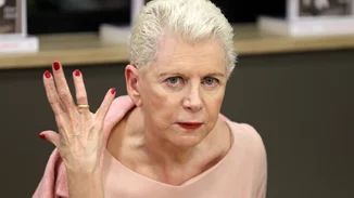 Έλενα Ακρίτα | "Δεν θυμάμαι ποτέ ο Μπέζος να έχει κατηγορηθεί για τις πράξεις που έχει κατηγορηθεί ο Φιλιππίδης"