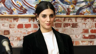 Η Χριστίνα Χειλά Φαμέλη εμφανίστηκε σε θεατρική έξοδο πιο ανανεωμένη και όμορφη από ποτέ