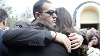 Χρίστος Κούγιας | Για φαγητό με την κούκλα αδερφή του, Μάιρα - Η ανάρτησή του