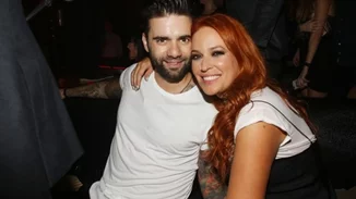 Η Σίσσυ Χρηστίδου τραγουδάει Θοδωρή Μαραντίνη μέσα στο αμάξι της