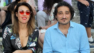 Η Λίνα Πρίντζου ποζάρει topless στην παραλία και αποκαλύπτει πως υπήρξε για χρόνια καταθλιπτική