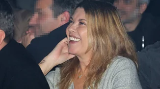 Η Σοφία Αλιμπέρτη πήγε να ακούσει τον Γιάννη Πάριο | Το τραγούδι που της αφιέρωσε