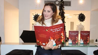 Θεοφανία Παπαθωμά | Μαζί με τις δύο κούκλες κόρες της σε μία σπάνια εμφάνιση