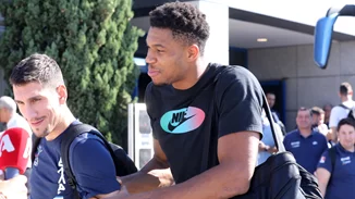 Εθνική Ομάδα | Τα πειράγματα του Αντετοκούνμπο και του Λαρεντζάκη μπροστά στις κάμερες