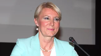 Η Νατάσα Παζαΐτη με μίνιμαλ look | Η δημόσια εμφάνιση με τον Κώστα Καραμανλή