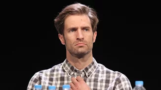 O Μάξιμος Μουμούρης σε σπάνια βραδινή έξοδο με την εντυπωσιακή σύζυγό του, Νάντια Γιαννακοπούλου