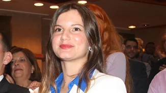 Αλίκη Καραμανλή | Η εντυπωσιακή εμφάνιση με ολόλευκο, σατέν jumpsuit