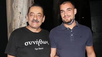 Σπύρος Καφετζόπουλος | O γοητευτικός γιος του Αντώνη Καφετζόπουλου και της Φαίης Κοκκινοπούλου μόλις πήρε το πτυχίο του