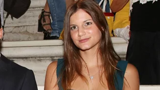 Ψηλή και καλλίγραμμη | Όλες οι φορές που η Αλίκη Καραμανλή παρέδωσε μαθήματα κομψότητας