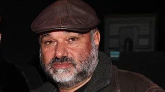 "Σασμός" | Τι θα γίνει με τη σειρά μετά την παραίτηση του σκηνοθέτη Κώστα Κωστόπουλου;