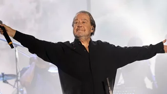 Γιάννης Πάριος | Ποζάρει με τους τέσσερις γιους του σε μία σπάνια φωτογραφία από το 2007