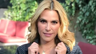 Η Τζένη Μπότση στο κομμωτήριο | Έκανε το καταλληλότερο χτένισμα για τον καύσωνα