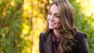 Η Kate Middleton συγκέντρωσε όλα τα βλέμματα πάνω της | Οι glossy μπούκλες και το διαφορετικό μακιγιάζ