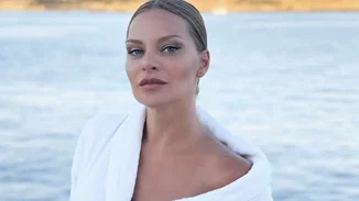 Η κόρη της Υβόννης Μπόσνιακ και του Αντώνη Ρέμου, Ελένη, έχει μεγαλώσει εκπληκτικά πολύ | Τα μακριά καστανά μαλλιά και το ultra cool outfit