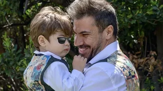 Ο Αχιλλέας Πετρετζίκης μόλις έγινε 2 ετών | Το πάρτι υπερπαραγωγή και η φαντασμαγορική τούρτα δια χειρός της μαμάς του