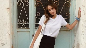 Μαρία Βοσκοπούλου | Η σέξι πόζα στο κρεβάτι της έχοντας την πιο μαγευτική θέα