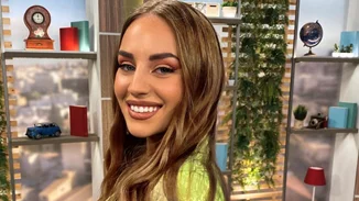 Η Ανδρομάχη ποζάρει με φουσκωμένη κοιλίτσα | Αυτός ο διάσημος τραγουδιστής είναι ο μπαμπάς