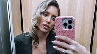 Αθηνά Οικονομάκου | Ποζάρει με μαγιό στο πρώτο ταξίδι μετά το διαζύγιο της