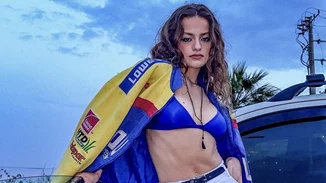 Like a mermaid | Η Γαία Μερκούρη ποζάρει με βρεγμένα μαλλιά και μπικίνι δείχνοντας πιο όμορφη από ποτέ