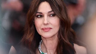 Η Monica Bellucci "ταξιδεύει" την Ελλάδα στη Νέα Υόρκη