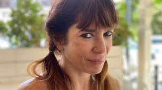 Η Μυρτώ Αλικάκη μιλάει ανοιχτά για τους γιους της, την απόφαση να ζήσει με τη μητέρα της και τα αρνητικά σχόλια για τα κιλά της