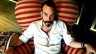 Ο Πάνος Μουζουράκης μιλά για τον πατέρα Αντώνιο | "Όταν άρχισαν να ακούγονται όλα αυτά, ήταν σαν να μου προσβάλλεις το σπίτι, την οικογένειά μου..."