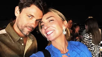 Η Ρούλα Ρέβη και ο Αποστόλης Τότσικας ποζάρουν με τα δίδυμα παιδιά τους στην πιο όμορφη και γλυκιά φωτογραφία