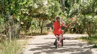 H Μαρίνα Παντζοπούλου έχει σήμερα τη γιορτή της | Οι φωτογραφίες με την Ελένη Μενεγάκη και τον Μάκη Παντζόπουλο