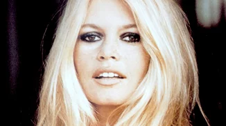 Κάποτε στη Βουλιαγμένη | Σπάνια φωτογραφία της Μπριζίτ Μπαρντό με μαγιό στην Ελλάδα το ‘69