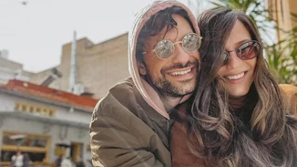 Ορφέας Αυγουστίδης - Γεωργία Κρασσά | Η σπάνια βραδινή έξοδος και η ρομαντική χειρονομία που απαθανάτισε ο φωτογραφικός φακός