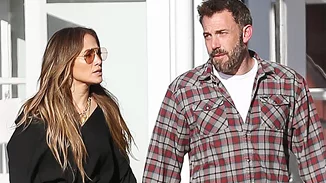 Jennifer Lopez -Ben Affleck | Ταξίδι του μέλιτος στο Παρίσι – Η εμφάνιση της σταρ με κόκκινο φόρεμα