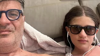 Ιόλη Δεληβοριά | Η 11χρονη κόρη του Φοίβου Δεληβοριά έχει μεγαλώσει και ψηλώσει πολύ - Η σπάνια δημόσια εμφάνιση με τη μητέρα της, Βάσω Καβαλιεράτου