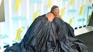 "Κοιτάω τη χοντρή, μαύρη, ωραία δουλειά μου" | H Lizzo έδωσε την καλύτερη απάντηση στο body shaming του Kanye West