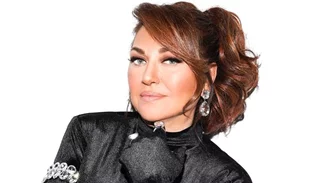 Καίτη Γαρμπή | Η γλυκιά συνύπαρξη με τον γιο της, Δημήτρη Σχοινιά, πάνω στη σκηνή και τα χαμόγελα ευτυχίας