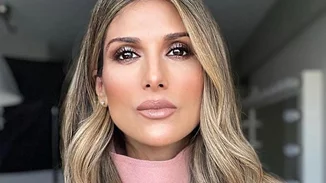 Η Ρούλα Σταματοπούλου στόλισε το Χριστουγεννιάτικο δέντρο της με τη βοήθεια του γλυκύτατου γιου της, Άγγελου