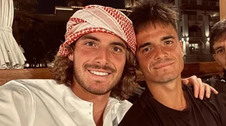 Ο Πέτρος Τσιτσιπάς έχει γενέθλια | Οι συγκινητικές ευχές του αδερφού του, Στέφανου, και η γλυκιά φωτογραφία από τα παιδικά τους χρόνια