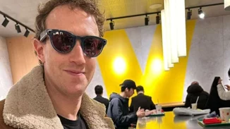 Σε άλλα νέα, ο Mark Zuckerberg κάνει τον Ευτύχη Μπλέτσα στην Ιαπωνία