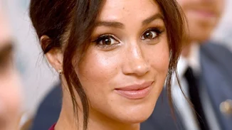 Όλες οι φορές που η Meghan Markle έσπασε το βασιλικό πρωτόκολλο με τις beauty επιλογές της