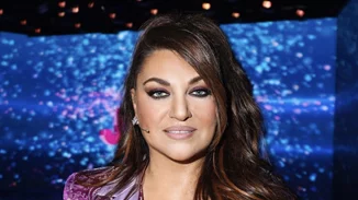 Σαν να μην πέρασε μια μέρα | Η Καίτη Γαρμπή σε εορταστικό εξώφυλλο 24 ολόκληρα χρόνια πριν