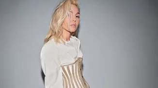 Η Αθήνα "φοράει" τα γιορτινά της με την υπέροχη φωνή της Τάμτα