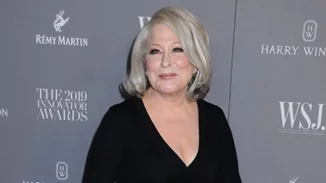 Bette Midler | O χιουμοριστικός τρόπος με τον οποίο αποκάλυψε ότι έχει κάνει αισθητικές επεμβάσεις