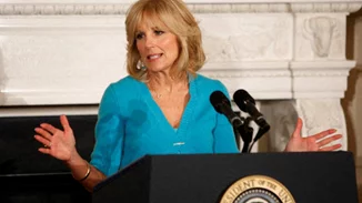 Επιστροφή στα ακαδημαϊκά έδρανα | Η Jill Biden μπαίνει ξανά στην τάξη για να διδάξει