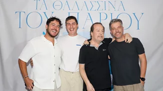 Αντελίνα Βαρθακούρη | Φωτογραφίζει τον Γιάννη Πάριο με τα τέσσερα παιδιά και τα εγγόνια του