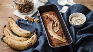 Συνταγή για ανάποδο κέικ με μπανάνα από το Στέλιο Παρλιάρο