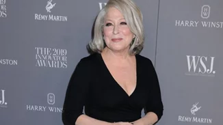 Η Bette Midler προτείνει στις γυναίκες στο Τέξας να απέχουν από το σεξ, εξαιτίας του νόμου για τις αμβλώσεις
