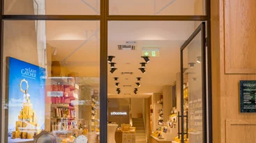 L’Occitane En Provence | "Three Moments of Light"  ζωντανεύουν στη Boutique L’Occitane Πειραιά