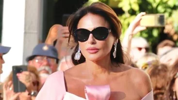 Carla Bruni, Kimberly Guilfoyle & Ανθή Φακιδάρη στο ιστορικό show της Σίλιας Κριθαριώτη στο Παρίσι