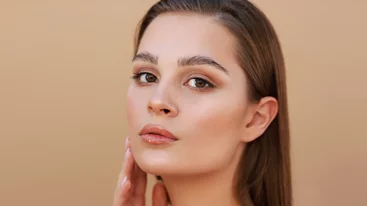 Η νέα κρέμα ματιών που δονείται και χαρίζει εφέ λίφτινγκ στο βλέμμα