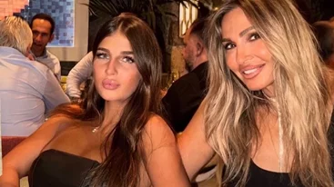 Περήφανη μητέρα η Ελένη Πετρουλάκη | Στη Νέα Υόρκη για χάρη των κοριτσιών της